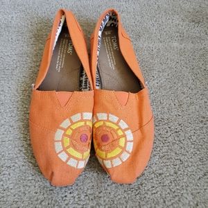 TOMS Orange slip-ons. Sz.8 new!